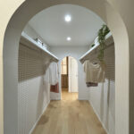 ご縁から生まれた、アーチと彩りのクロスが映えるやさしい平屋の住まい（群馬県前橋市）