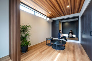 外観と中庭がつながる、グレー×ブラックの住まい（群馬県伊勢崎市）